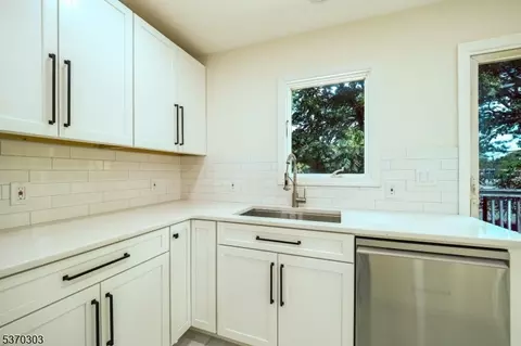 1 Fielding Ter, Paramus, NJ 07652 photo 11