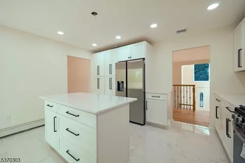 1 Fielding Ter, Paramus, NJ 07652 photo 9