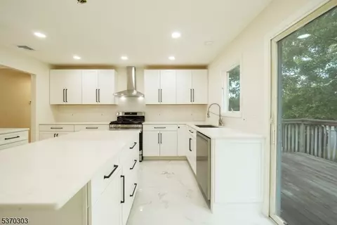 1 Fielding Ter, Paramus, NJ 07652 photo 13