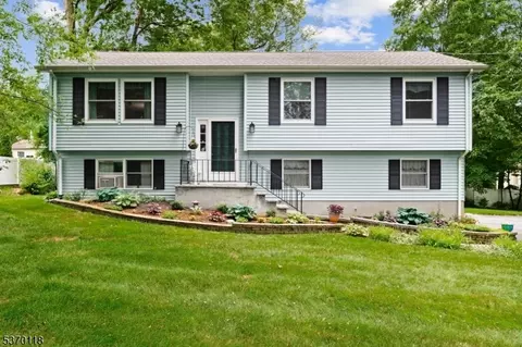 6 Mountain Top Ct, Hamburg, NJ 07419