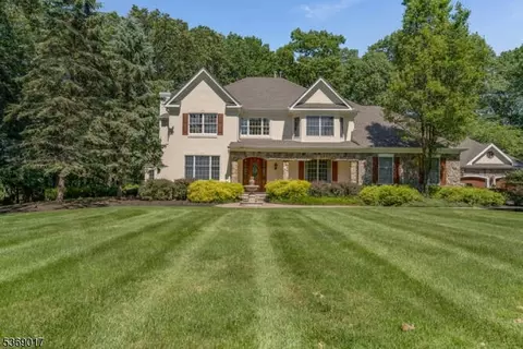 16 Overlook Rd, Whitehouse Station, NJ 08889