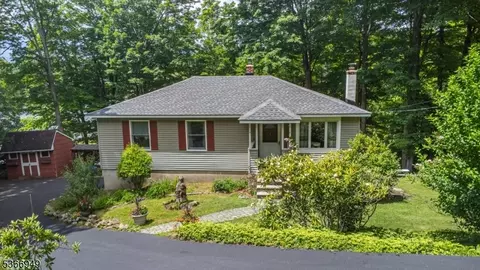 127 Cedar Dr, Newton, NJ 07860