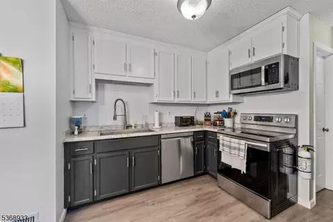 50 Heritage Ln #50, Hamburg, NJ 07419
