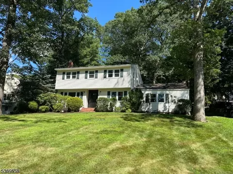 99 Exeter Dr, Berkeley Heights, NJ 07922