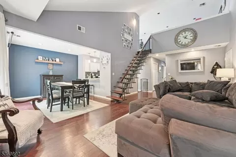 81 Boulder Run Rd, Paterson, NJ 07501