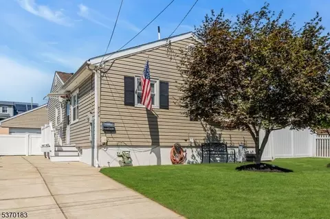 824 Smith St, Linden, NJ 07036