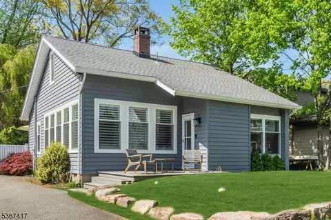 17 Sunnyside Ln, Rockaway Twp, NJ 07435
