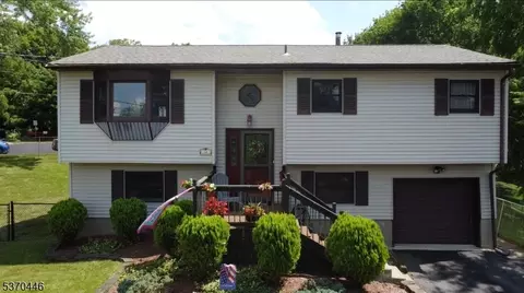 34 Mitchell Rd, Hackettstown, NJ 07840