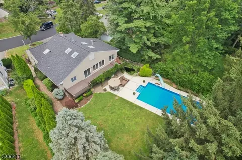 19 Winding Way, Cedar Grove, NJ 07009