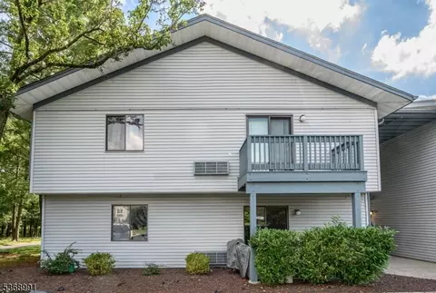 20 Delar Pkwy #101, Franklin Park, NJ 08823