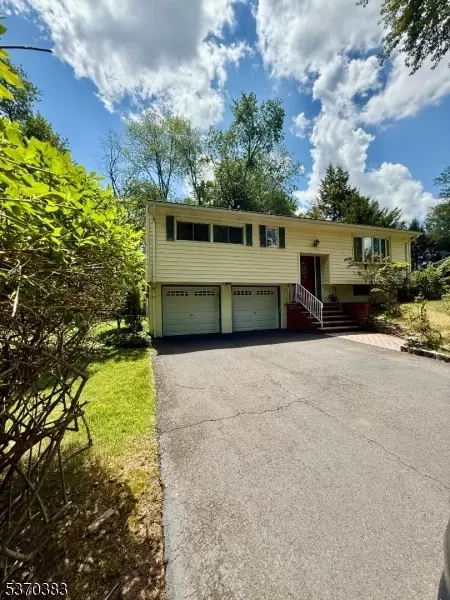 601 Echo Glen Ave, River Vale, NJ 07675