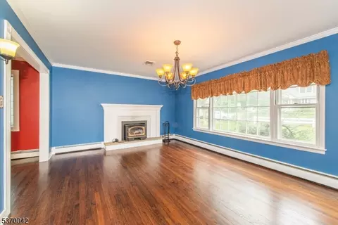 110 Chestnut Dr, Wayne, NJ 07470 photo 4