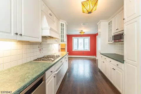 110 Chestnut Dr, Wayne, NJ 07470 photo 8