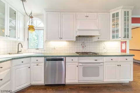 110 Chestnut Dr, Wayne, NJ 07470 photo 9