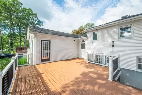 110 Chestnut Dr, Wayne, NJ 07470 photo 24