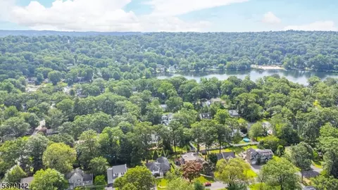 110 Chestnut Dr, Wayne, NJ 07470 photo 42