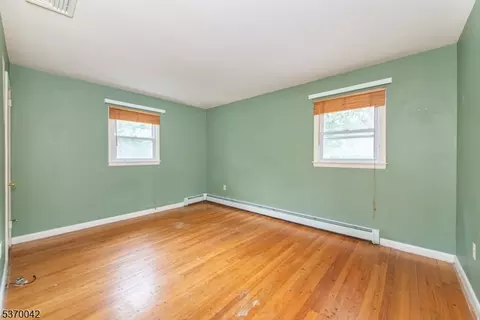110 Chestnut Dr, Wayne, NJ 07470 photo 11