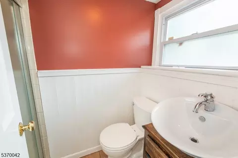 110 Chestnut Dr, Wayne, NJ 07470 photo 17