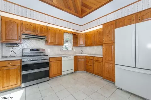 15 Coventry Rd, Wayne, NJ 07470 photo 6