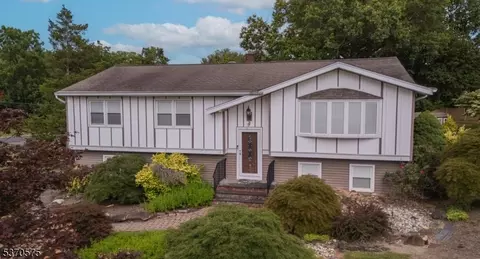 2 Pollis Dr, East Hanover, NJ 07936