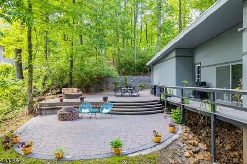 1178 Johnston Dr, Watchung, NJ 07069