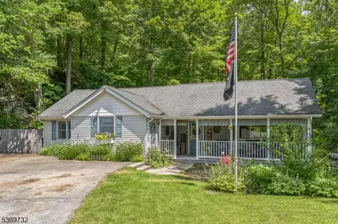 4 Glen Rd, Stockholm, NJ 07460