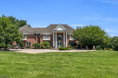 3 Colts Gait Ln, Colts Neck, NJ 07722