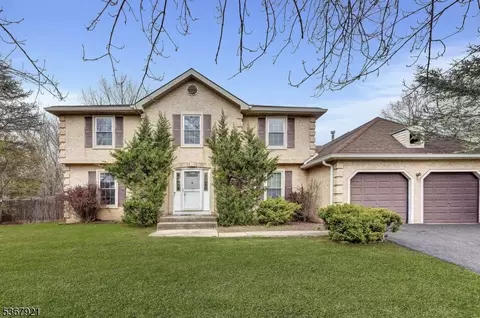 5 Alton Dr, Somerset, NJ 08873