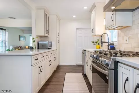 12 Ackerman St, Nutley, NJ 07110 photo 8