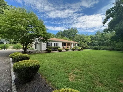 37 Wagner Rd, Stockton, NJ 08559