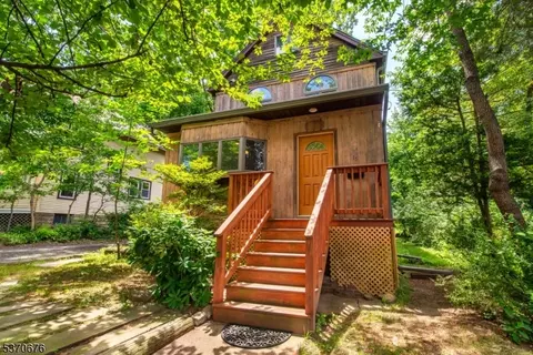 15 Kingsberry Ave, Westwood, NJ 07675