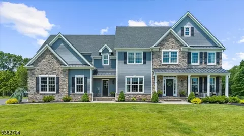 18 Robin Hill Way, Ringoes, NJ 08551