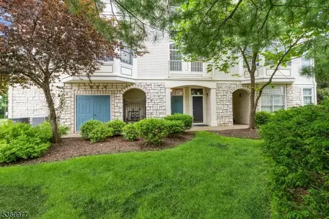 315 Kensington Ln, Livingston, NJ 07039