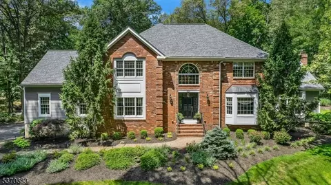 15 Deer Trl, Boonton, NJ 07005