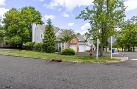 9 Evergreen Way, Mount Arlington, NJ 07856