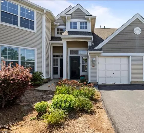 1270 Fairview Cir, Stewartsville, NJ 08886