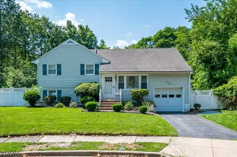 24 Turner Ct, Metuchen, NJ 08840