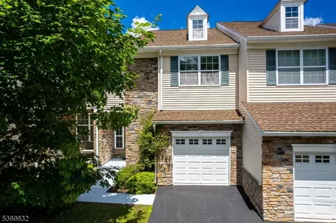 5 Pembrook Ln, Budd Lake, NJ 07828