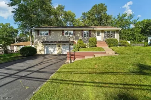 33 Seneca Trl, Wayne, NJ 07470