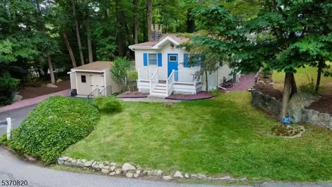 37 Highland Rd, Bloomingdale, NJ 07403