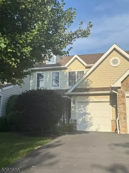 19 Patriot Hill Dr, Bernards, NJ 07920