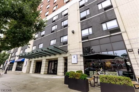 1 Carriage City Plz #711, Rahway, NJ 07065