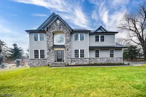 18 Whippoorwill Rd, Budd Lake, NJ 07828