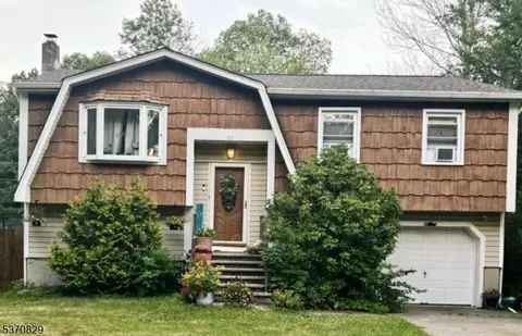 46 Hummingbird Trl, Highland Lakes, NJ 07422