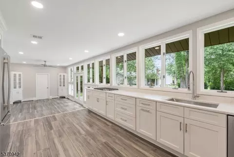 39 Edgewood Ave, Wyckoff, NJ 07481
