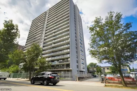 285 Aycrigg Ave #19B, Passaic, NJ 07055
