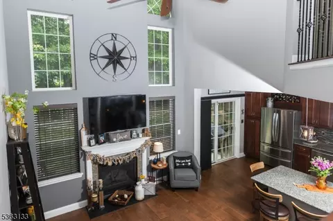 64 Pond Hollow Dr, Oak Ridge, NJ 07438
