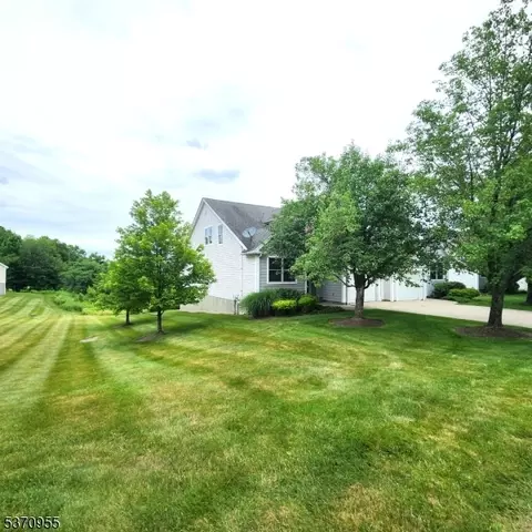 37 Fairchild Ln, Wantage, NJ 07461