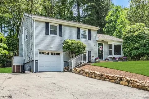 36 Warren Trl, Denville, NJ 07834