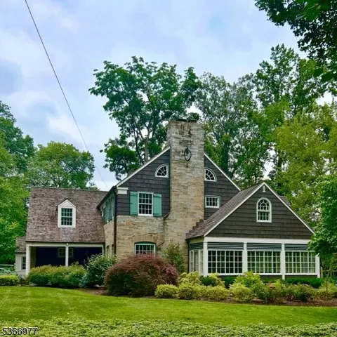17 Hickory Dr, Maplewood, NJ 07040